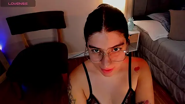 dakotaa   online show from February 12, 11:41 pm