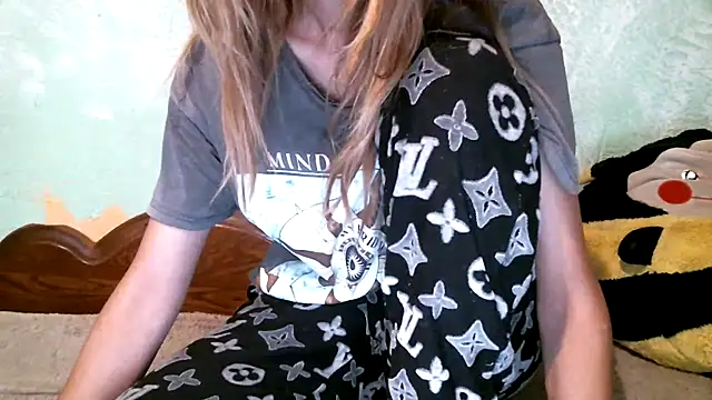 Snapshot of DennisXCaroll chatting on October 26, 5:52 am DennisXCaroll online show from October 26, 5:52 am