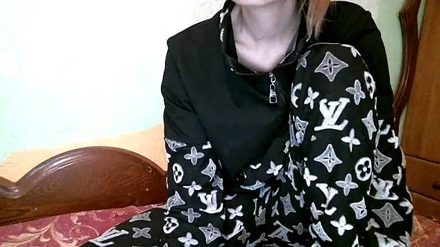 Snapshot of DennisXCaroll chatting on November 21, 7:07 am DennisXCaroll online show from November 21, 7:07 am