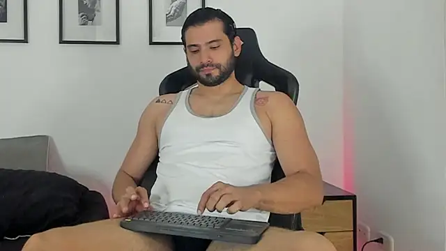 Dereck vega online show from May 12, 11:22 pm
