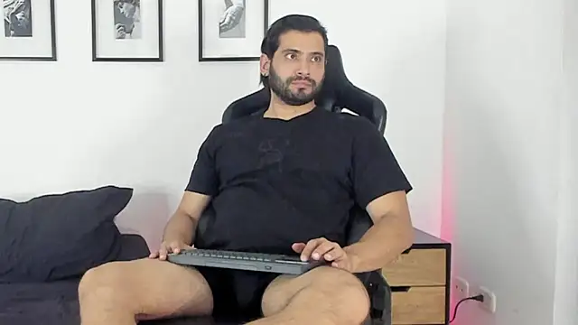 Dereck vega online show from May 11, 9:12 pm