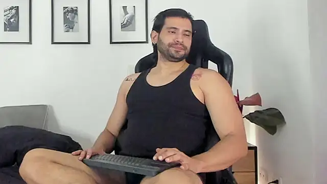 Dereck vega online show from June 4, 10:36 pm