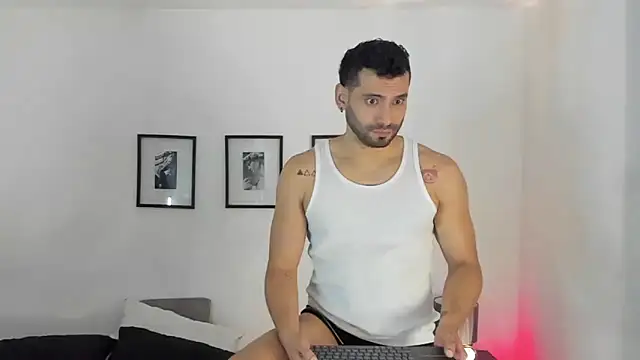 Dereck vega online show from October 31, 9:22 pm