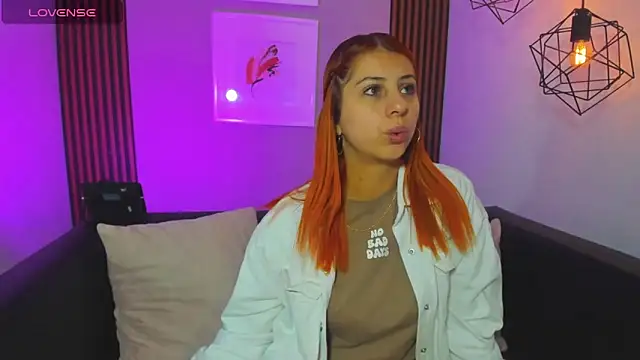 Nahiajhonson  online show from March 9, 12:20 pm