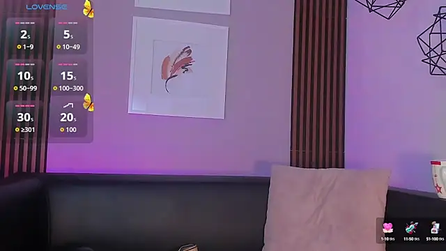 Nahiajhonson  online show from October 10, 1:01 pm