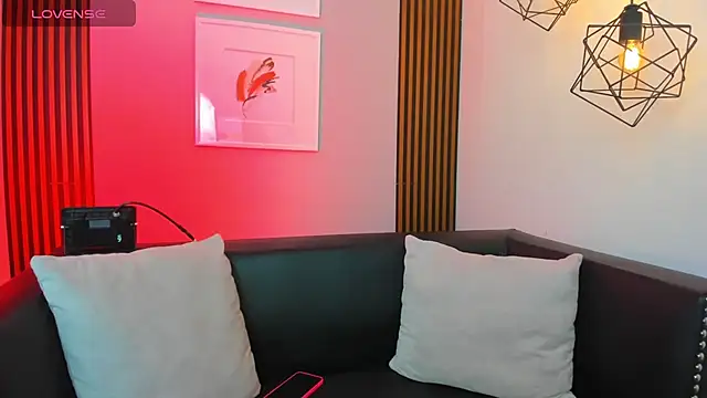 Nahiajhonson  online show from March 28, 12:28 pm