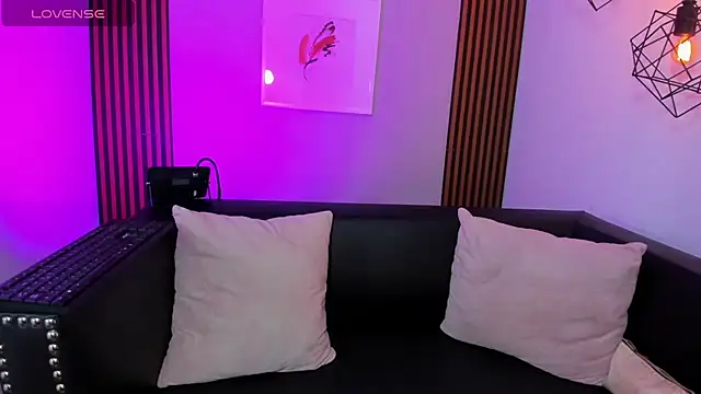 Nahiajhonson  online show from March 23, 12:16 pm