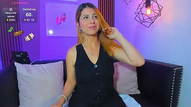 Nahiajhonson  online show from February 10, 1:32 pm