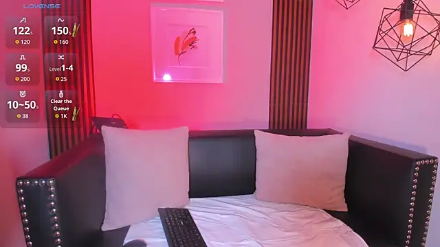 Nahiajhonson  online show from December 4, 1:32 pm