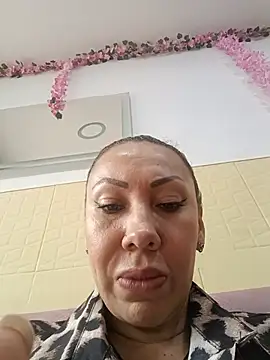 Snapshot of coral_smitth chatting on July 17, 3:42 pm coral smitth online show from July 17, 3:42 pm