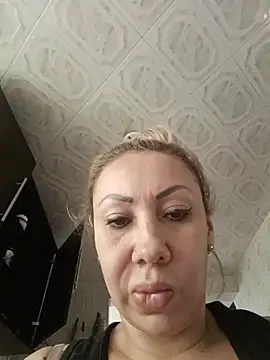 Snapshot of coral_smitth chatting on June 6, 4:12 pm coral smitth online show from June 6, 4:12 pm