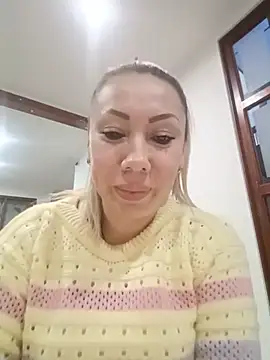 Snapshot of coral_smitth chatting on July 12, 11:16 pm coral smitth online show from July 12, 11:16 pm