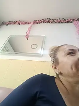 Snapshot of coral_smitth chatting on June 10, 5:36 pm coral smitth online show from June 10, 5:36 pm