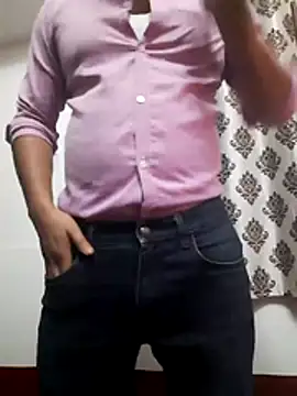 Guyinshortss online show from April 3, 8:04 pm