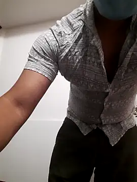 Guyinshortss online show from April 12, 8:34 pm