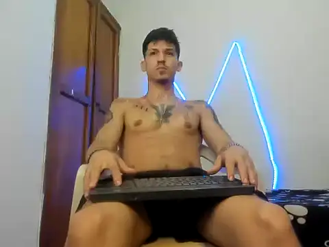 Snapshot of MasterSEX420 chatting on February 8, 10:29 pm MasterSEX420 online show from February 8, 10:29 pm