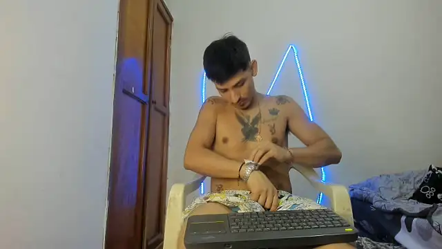 Snapshot of MasterSEX420 chatting on December 20, 4:10 pm MasterSEX420 online show from December 20, 4:10 pm