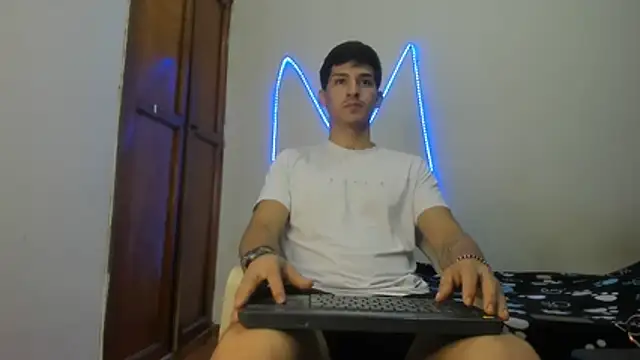 Snapshot of MasterSEX420 chatting on January 8, 5:08 pm MasterSEX420 online show from January 8, 5:08 pm