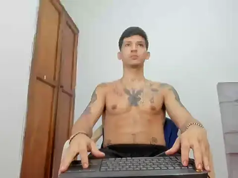 Snapshot of MasterSEX420 chatting on February 18, 12:12 pm MasterSEX420 online show from February 18, 12:12 pm