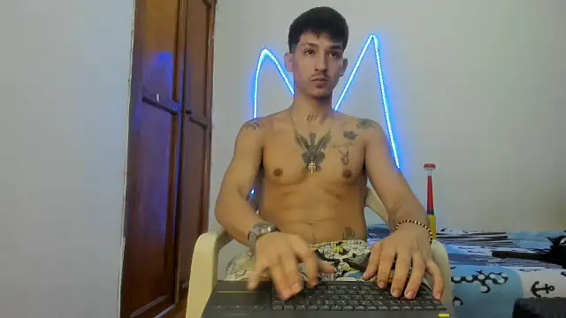 Snapshot of MasterSEX420 chatting on January 14, 3:15 pm MasterSEX420 online show from January 14, 3:15 pm