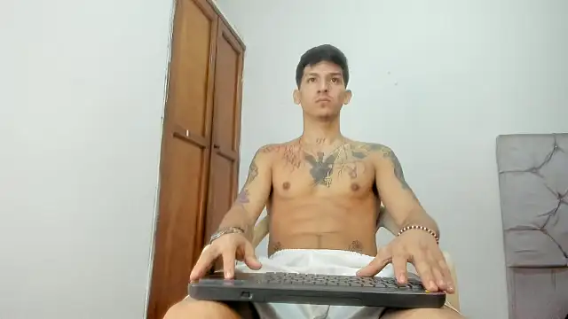 Snapshot of MasterSEX420 chatting on February 20, 1:13 pm MasterSEX420 online show from February 20, 1:13 pm