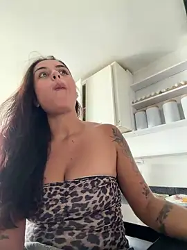 EmmaTorres  online show from April 1, 8:50 pm