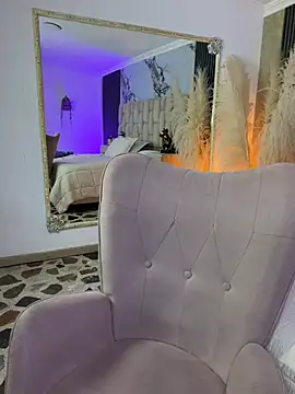 EmmaTorres  online show from April 4, 8:26 pm