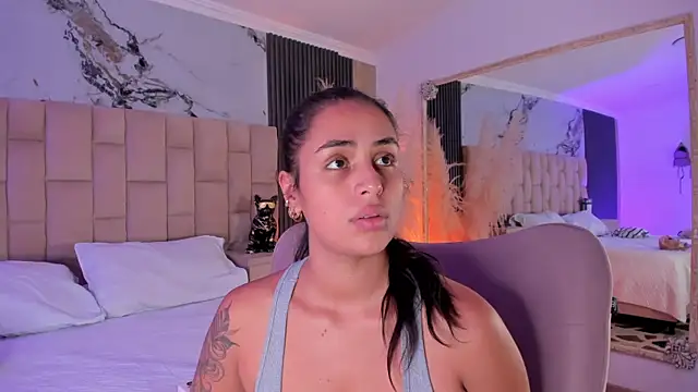 EmmaTorres  online show from April 13, 8:46 pm