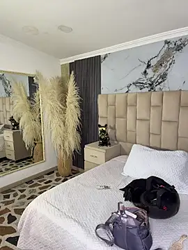 EmmaTorres  online show from February 5, 9:10 pm