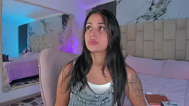 EmmaTorres  online show from April 27, 8:18 pm