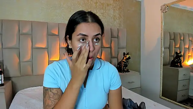 EmmaTorres  online show from November 6, 9:41 pm