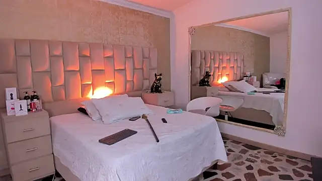 EmmaTorres  online show from October 26, 8:31 pm