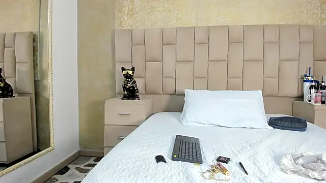 EmmaTorres  online show from November 4, 8:12 pm