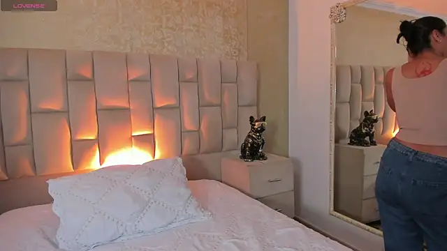 EmmaTorres  online show from November 18, 7:50 pm