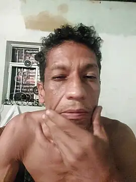 Snapshot of Pinitos69 chatting on November 26, 4:12 am Pinitos69 online show from November 26, 4:12 am