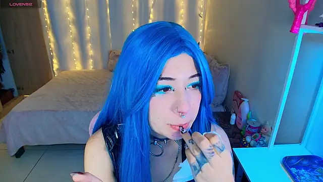 Snapshot of mily_milk_ chatting on April 11, 7:05 am mily milk online show from April 11, 7:05 am