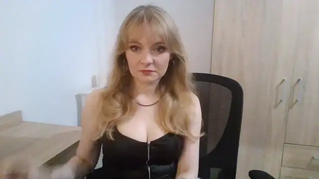 Snapshot of AlmaHoney chatting on September 30, 8:26 pm AlmaHoney online show from September 30, 8:26 pm