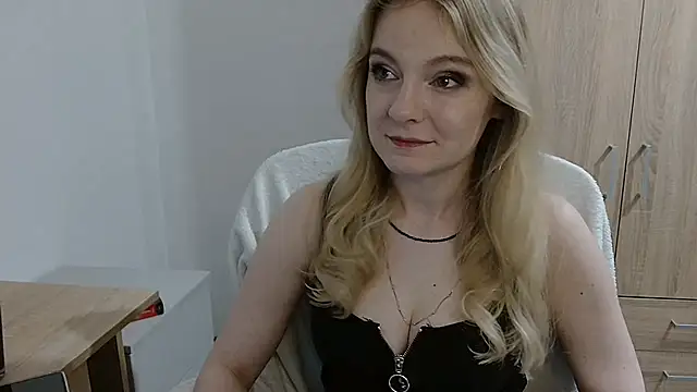 AlmaHoney online show from May 25, 8:07 pm