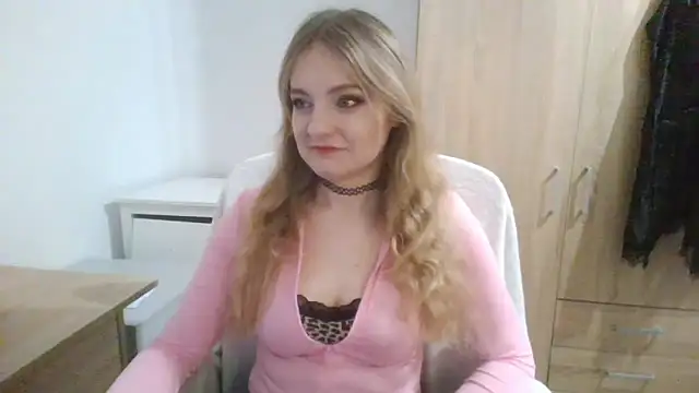 AlmaHoney online show from February 10, 9:14 pm