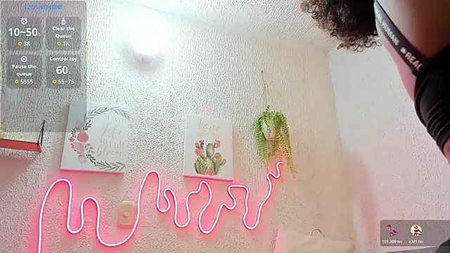 samanthaeliott22 online show from October 23, 1:48 am