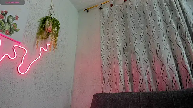 Snapshot of samanthaeliott22 chatting on October 3, 2:59 am samanthaeliott22 online show from October 3, 2:59 am