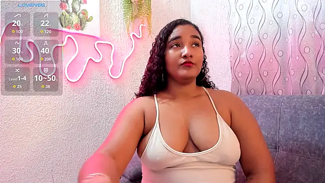 samanthaeliott22 online show from October 26, 9:37 pm