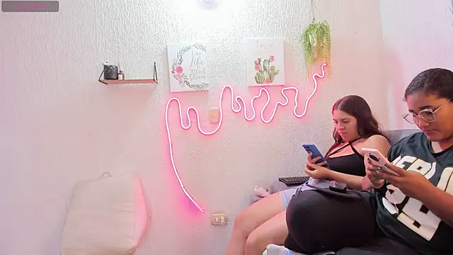 samanthaeliott22 online show from October 24, 1:37 am