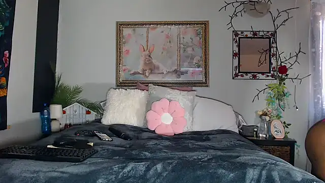 FRUITOFEDEN01 online show from October 17, 11:01 am