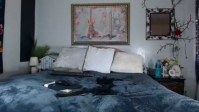 FRUITOFEDEN01 online show from October 25, 5:39 am