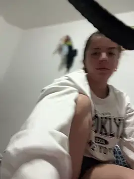 Snapshot of Cloew_Marz chatting on November 19, 8:09 pm Cloew Marz online show from November 19, 8:09 pm