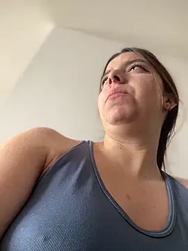 Snapshot of Cloew_Marz chatting on December 16, 6:23 pm Cloew Marz online show from December 16, 6:23 pm