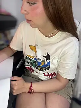 Snapshot of Cloew_Marz chatting on October 27, 9:27 pm Cloew Marz online show from October 27, 9:27 pm