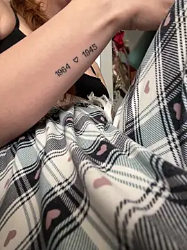 Snapshot of Cloew_Marz chatting on December 5, 4:05 pm Cloew Marz online show from December 5, 4:05 pm