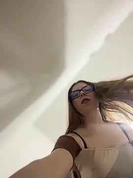 Snapshot of Cloew_Marz chatting on December 13, 8:04 pm Cloew Marz online show from December 13, 8:04 pm